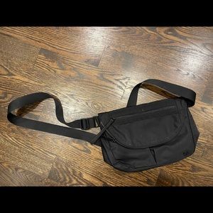 Like new LuLu Lemon crossbody bag